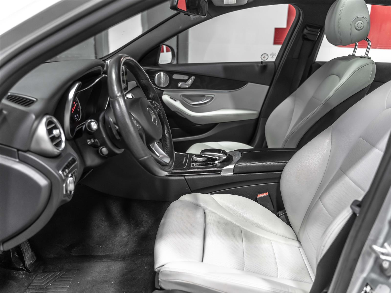 Mercedes-Benz C300