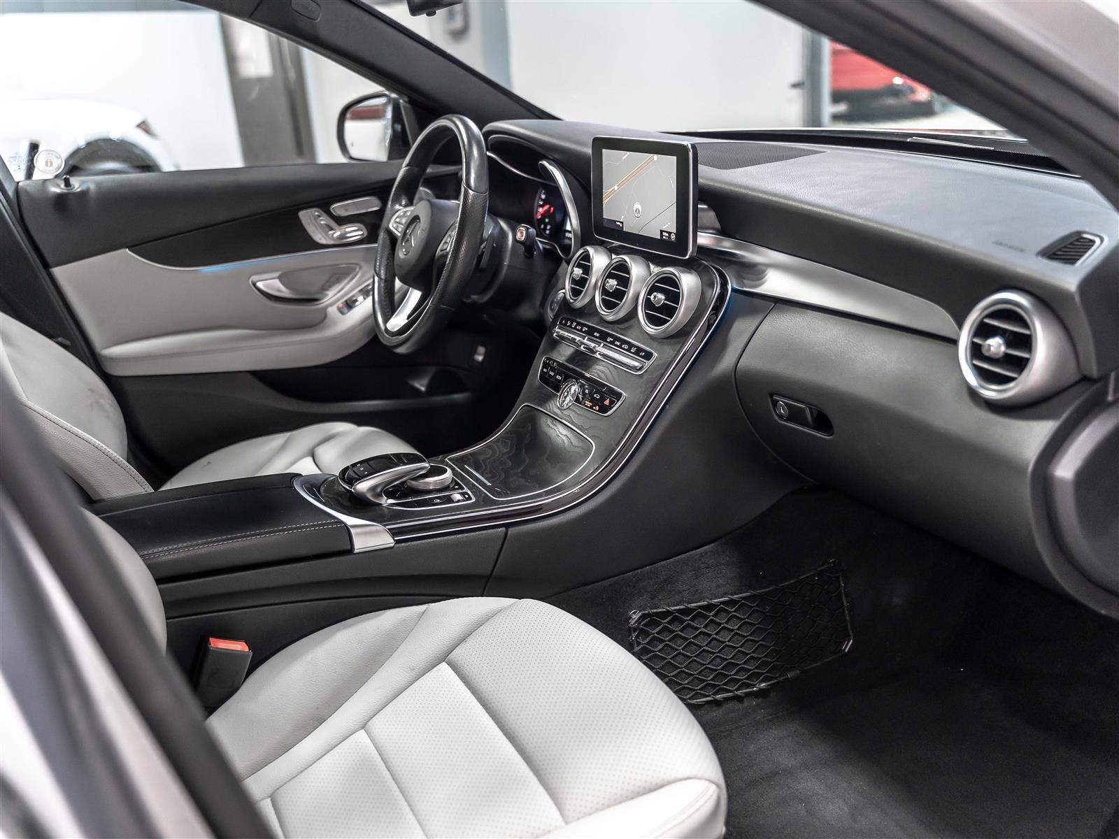 Mercedes-Benz C300
