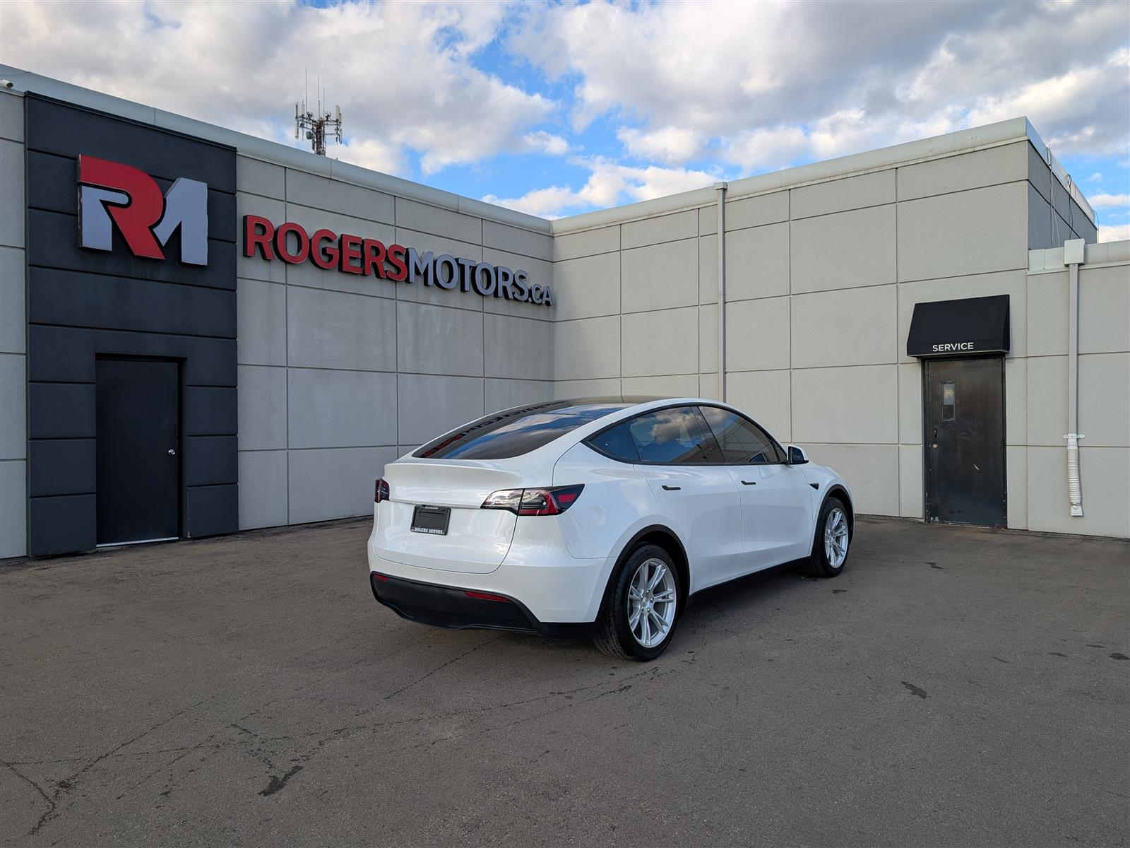 Tesla MODEL Y