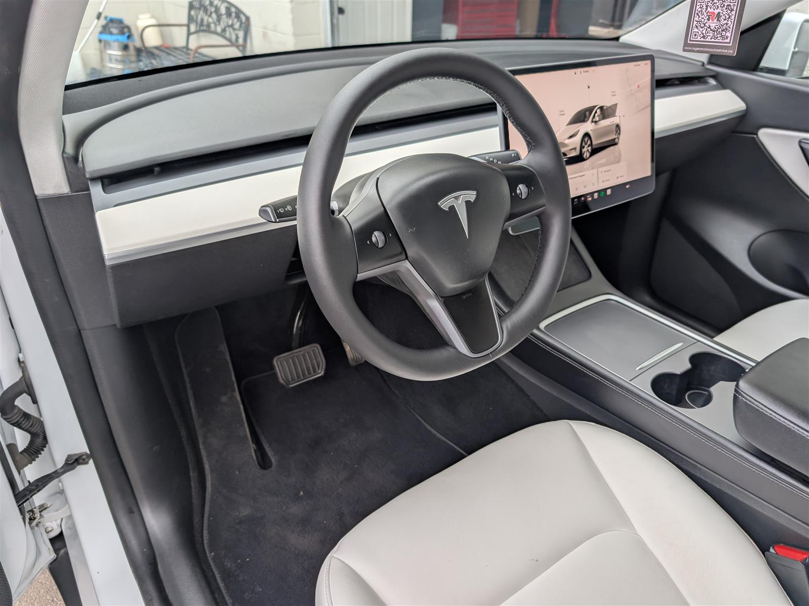 Tesla MODEL Y