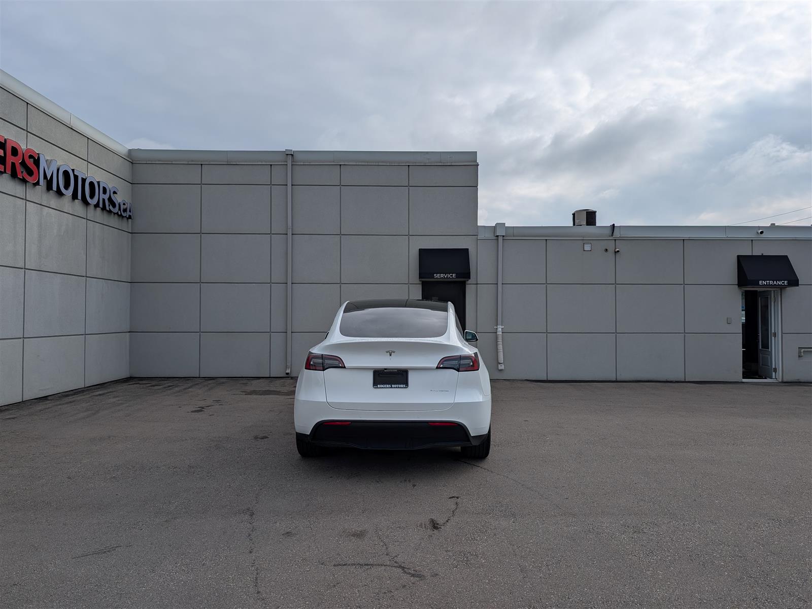 Tesla MODEL Y