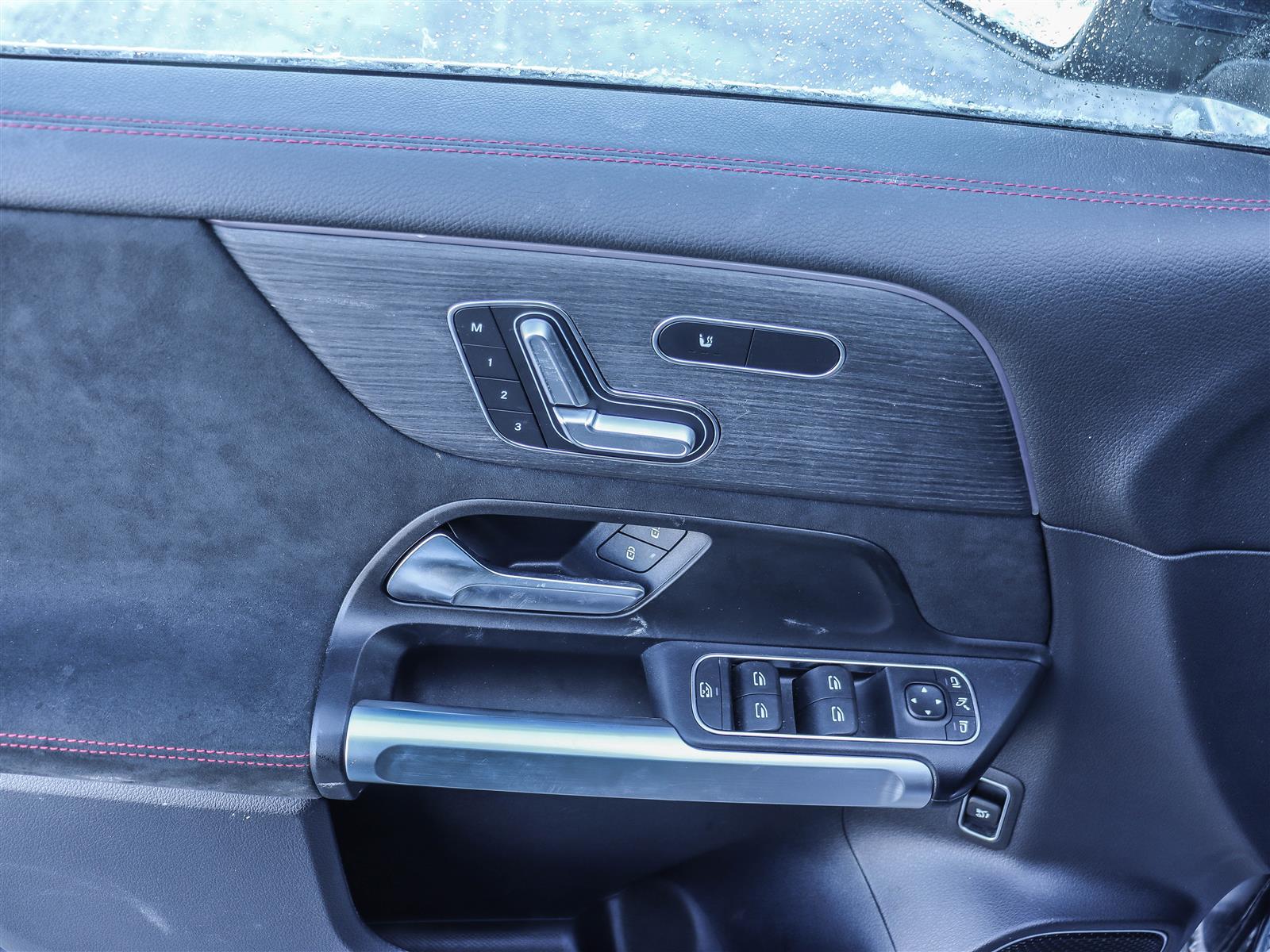 Mercedes-Benz EQB350