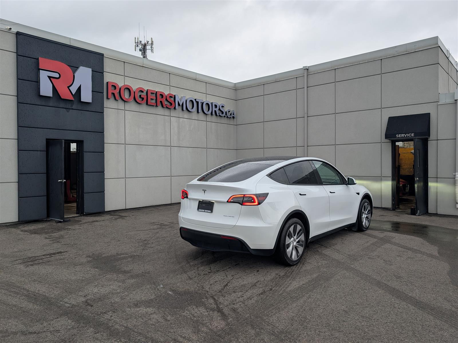 Tesla MODEL Y