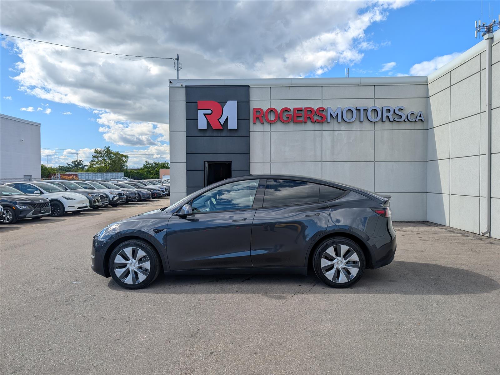 Tesla MODEL Y