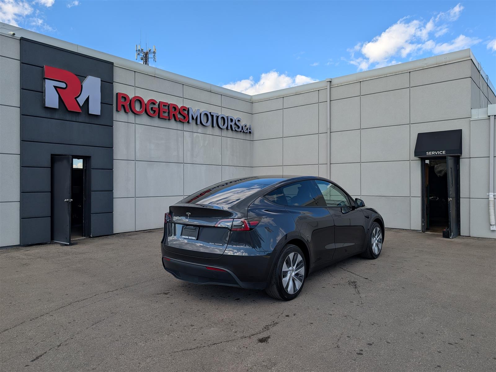 Tesla MODEL Y