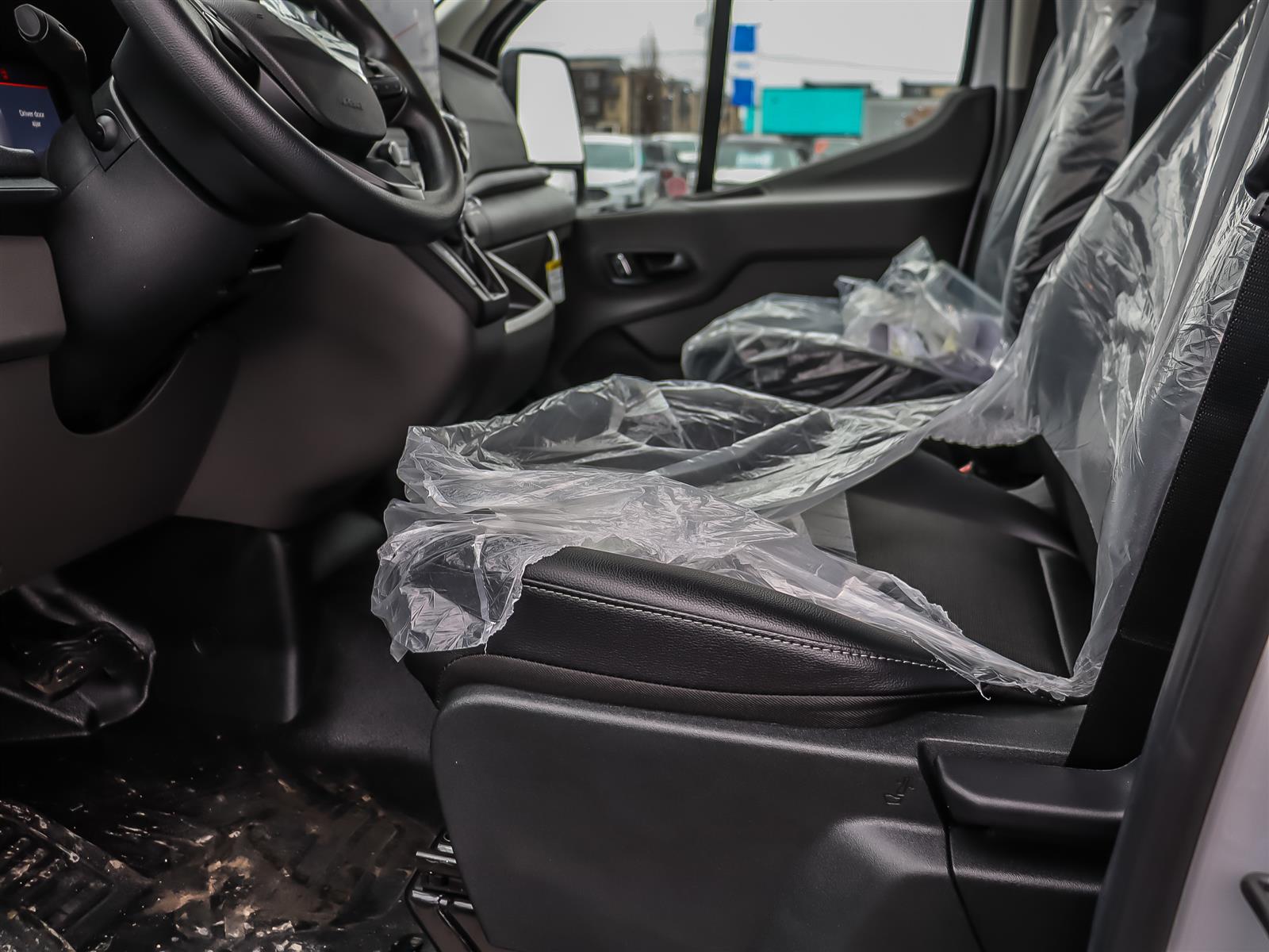 Ford Transit-150 Cargo