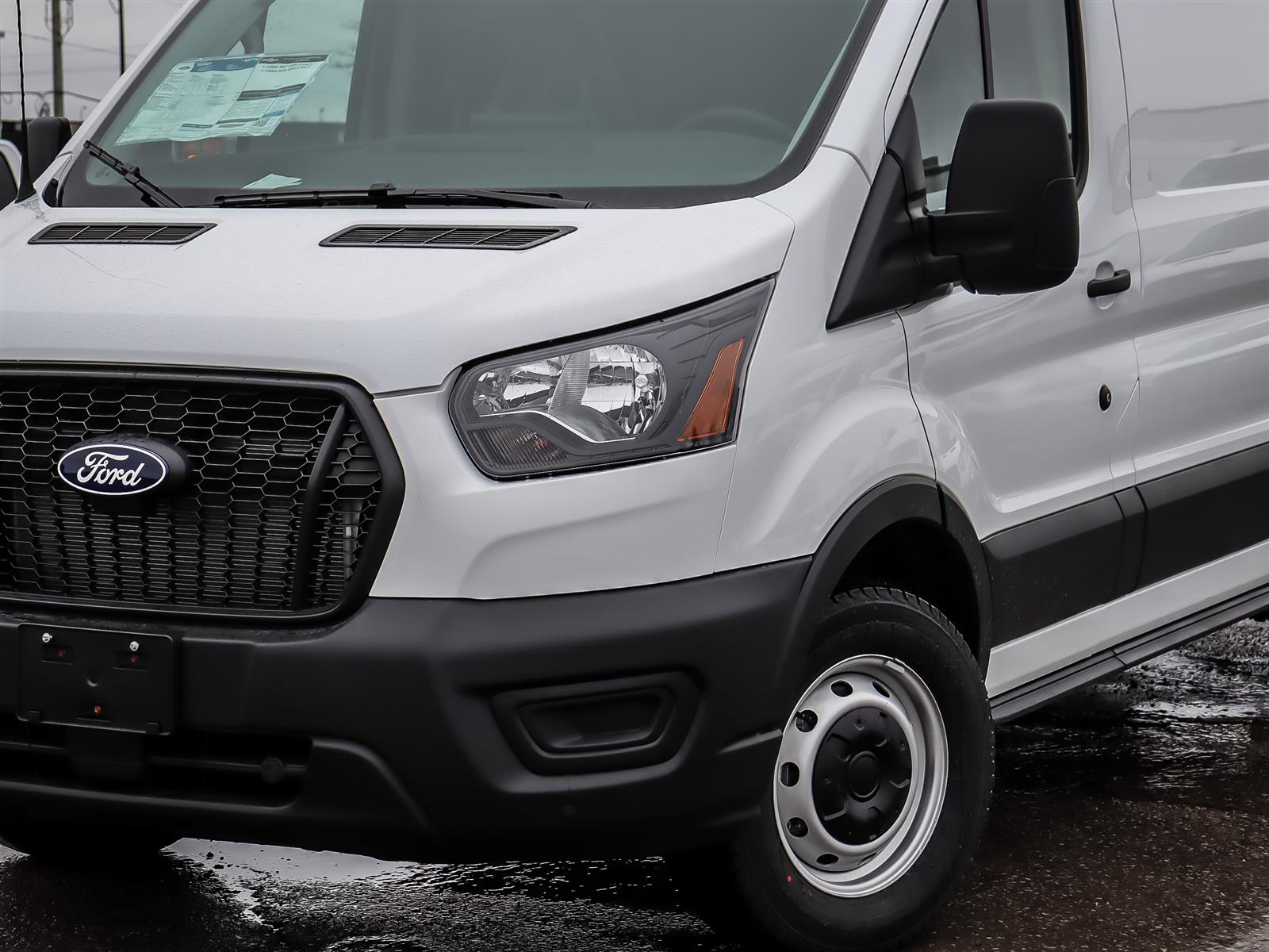Ford Transit-150 Cargo