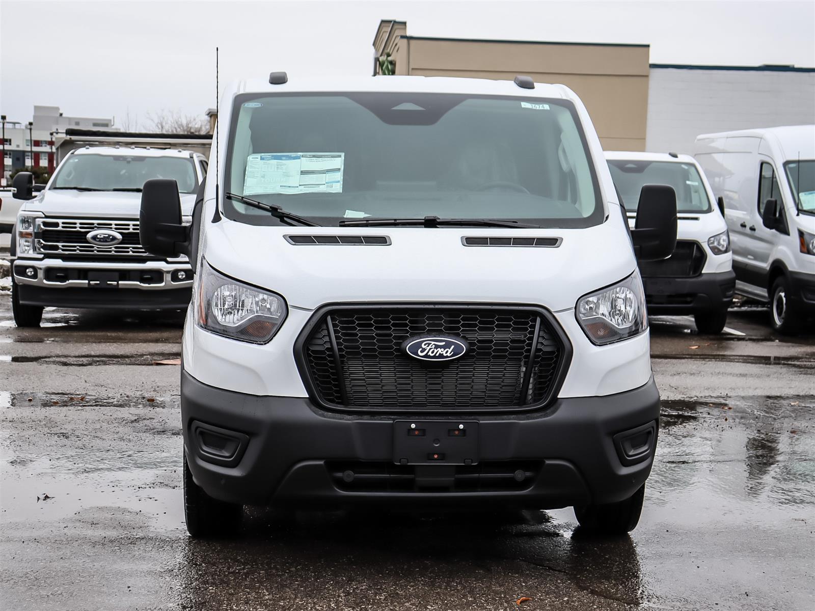 Ford Transit-150 Cargo