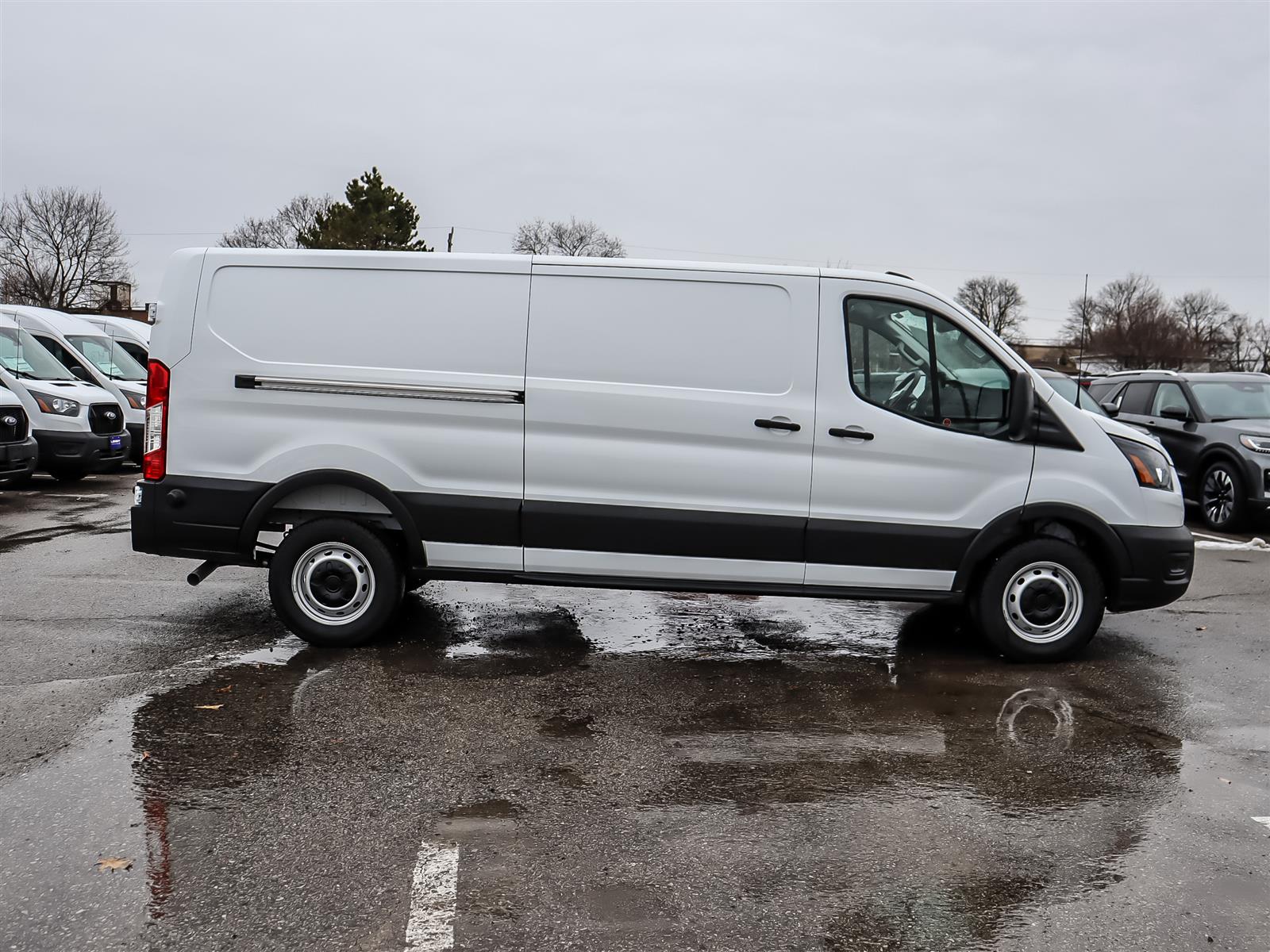 Ford Transit-150 Cargo