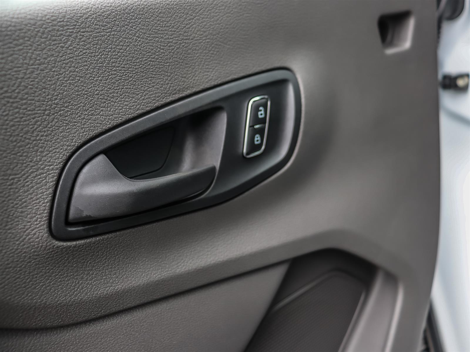 Ford Transit-150 Cargo